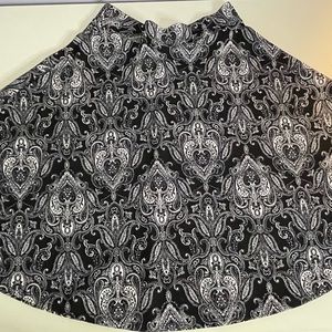 🥳 5/$12 Black and White Paisley Circle Skirt, Jasonmaxwell, Lg